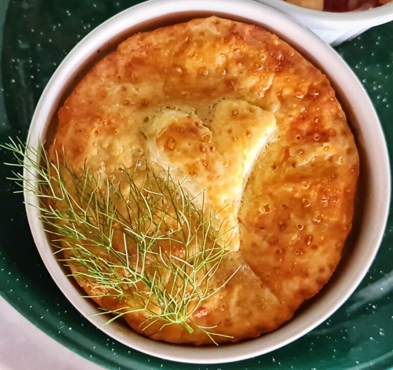 picture of a delicious pie baked at suikerbossie teetuin